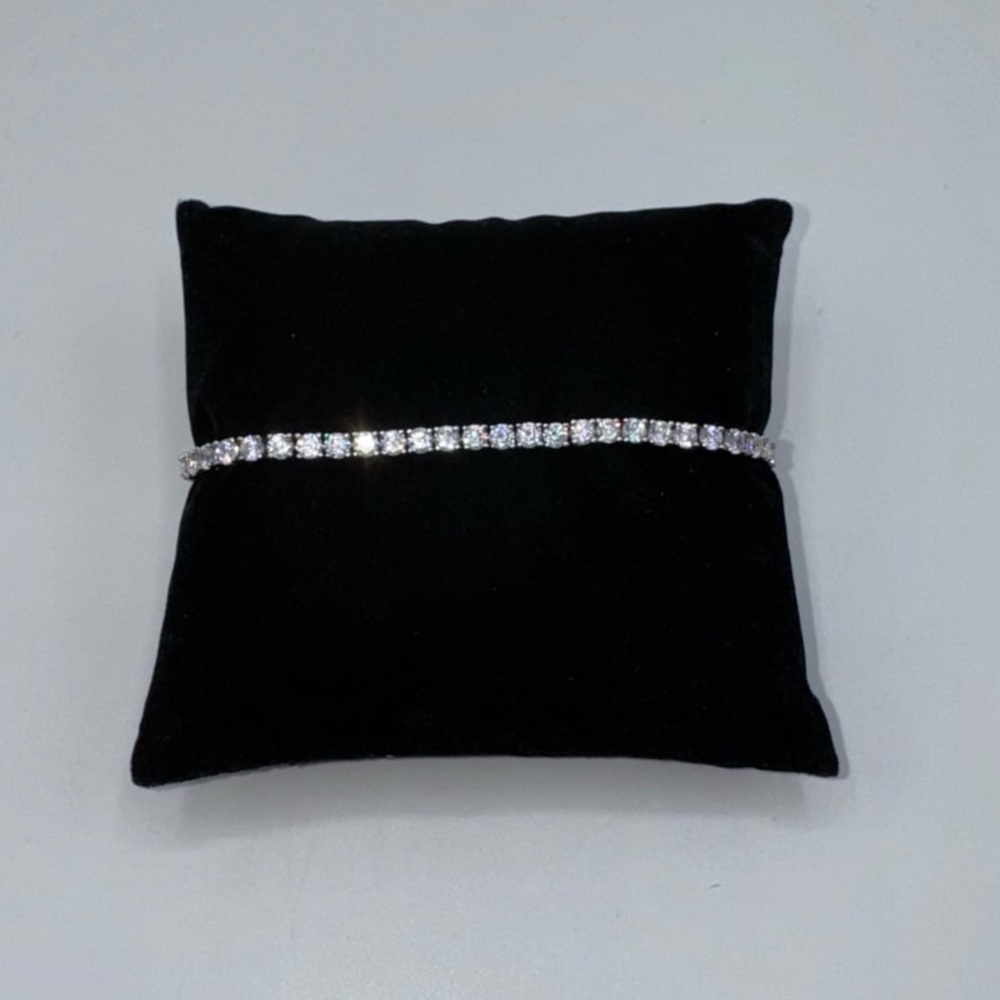 18k 9.2ct Tennis Bracelet - Picture 3 of 8